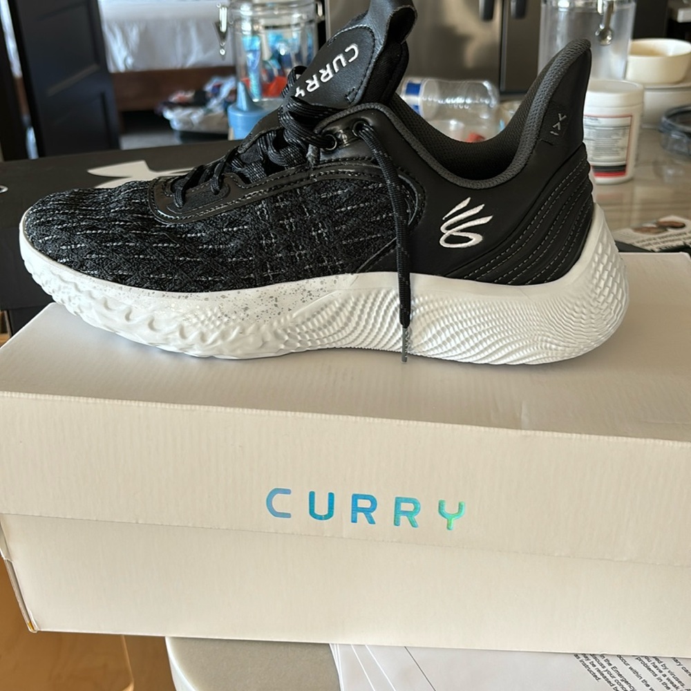 Under Armour team curry 9